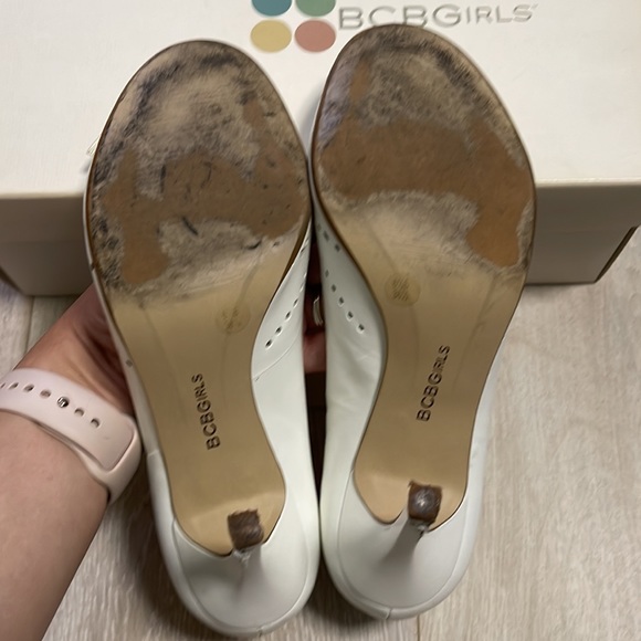 BCBGirls white leather heels w/satin bow* - Picture 6 of 9